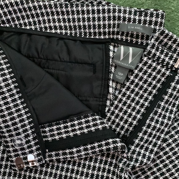 Checkered black an white Capri style pants - Picture 2 of 2